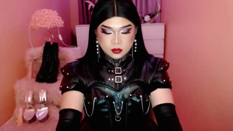 Queen Mireska online show from September 2025 03:22:02 PM
