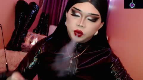 Queen Mireska online show from April 2026 05:07:02 PM