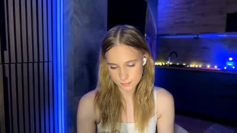 Snapshot of amily_sunray chatting on May 2026 04:35:01 PM Amily online show from May 2026 04:35:01 PM