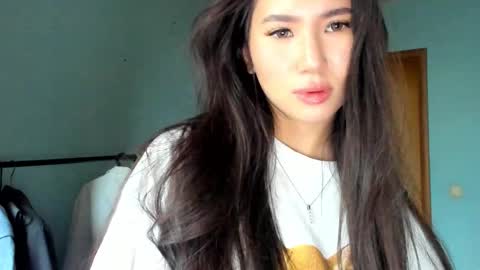 Amina online show from October 2025 12:01:02 PM