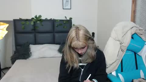 Amnesia online show from November 2025 01:44:02 PM