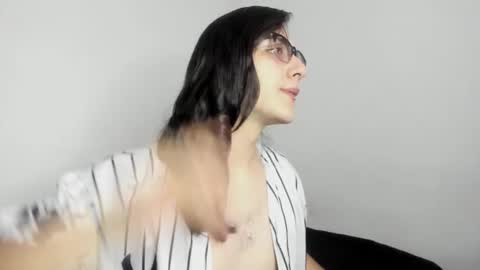 Amoneth online show from December 2025 09:21:01 PM