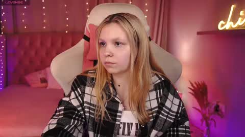 Tessa  online show from February 2025 02:57:01 PM