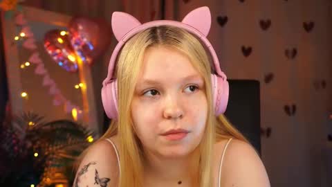 Tessa  online show from February 2025 12:47:01 PM