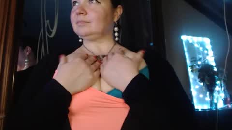 amorelara online show from December 2024 02:52:01 PM