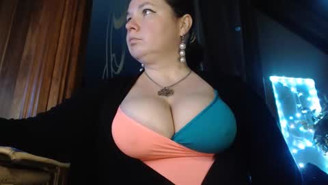 amorelara online show from December 2024 04:23:01 PM