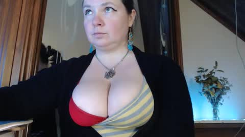 amorelara online show from February 2025 12:36:01 PM