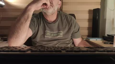 AmorLin online show from April 2026 07:23:02 PM