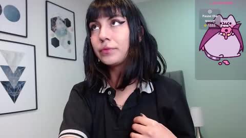 Amy 3 online show from November 2025 04:44:02 AM