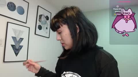 Amy 3 online show from November 2025 04:37:01 AM