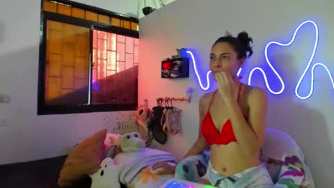 AmyEloise online show from October 2025 03:23:02 PM