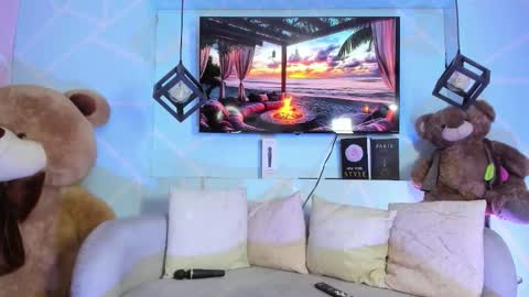 Emy Noa  online show from March 2026 12:39:01 AM