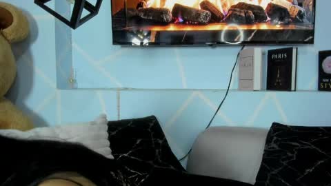 Emy Noa  online show from April 2026 01:07:01 AM