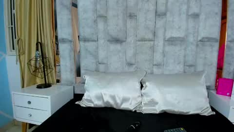 Emy Noa  online show from June 2026 04:19:01 AM
