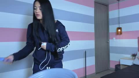 amy_saenz_ online show from October 2025 10:26:01 AM