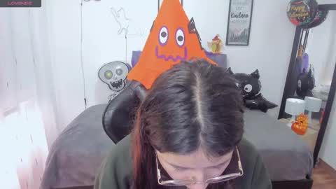 Amy sophia 3 online show from October 2025 01:02:02 PM