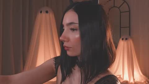 Amy Armstrong online show from October 2025 12:53:01 AM