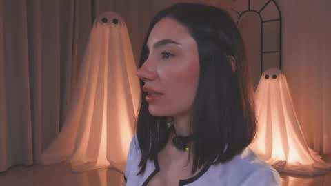 Amy Armstrong online show from October 2025 12:58:01 AM