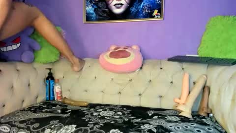 Amy Kamila online show from October 2025 02:00:01 AM