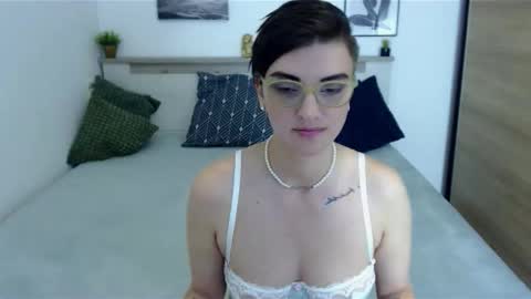 Hi there guys  My pleasure in your hands  pvt is open online show from September 2025 04:01:01 PM