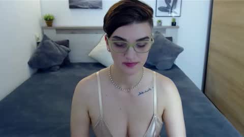 Hi there guys  My pleasure in your hands  pvt is open online show from November 2025 06:33:01 AM