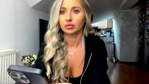 Snapshot of amyroberta92 chatting on January 2025 10:03:01 AM amyroberta92 online show from January 2025 10:03:01 AM