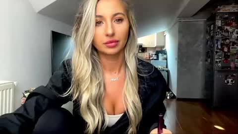 Snapshot of amyroberta92 chatting on January 2025 10:22:01 AM amyroberta92 online show from January 2025 10:22:01 AM