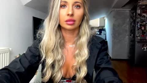 Snapshot of amyroberta92 chatting on January 2025 10:19:01 AM amyroberta92 online show from January 2025 10:19:01 AM