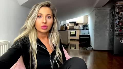 Snapshot of amyroberta92 chatting on February 2025 10:16:02 AM amyroberta92 online show from February 2025 10:16:02 AM
