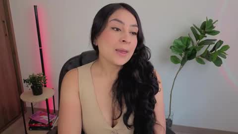 Aleja  online show from October 2025 05:56:02 PM