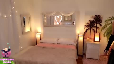 Snapshot of amyvalentine chatting on October 2025 05:54:02 AM AmyValentine online show from October 2025 05:54:02 AM