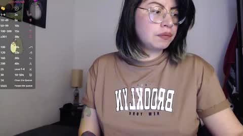 Snapshot of amywine7 chatting on January 2025 04:12:01 AM Amy online show from January 2025 04:12:01 AM