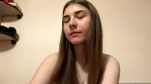 an foxis71 online show from April 2026 04:39:01 PM