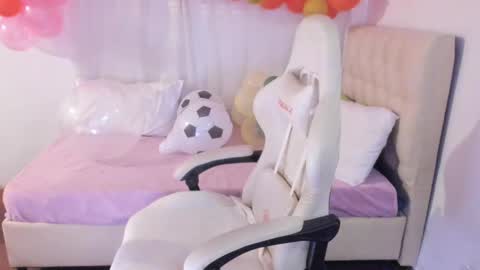 Im anna but you can call me as you want online show from March 2025 02:15:01 AM