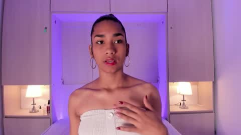 anaacollins_ online show from November 2025 11:35:01 AM