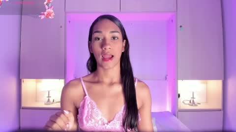 anaacollins_ online show from April 2026 11:33:01 AM