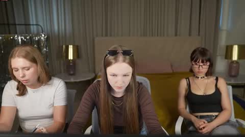 Sweet girls online show from September 2025 10:37:01 AM