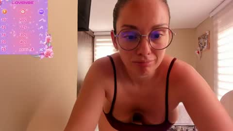 Snapshot of anabel_25 chatting on June 2026 03:44:01 PM Anabel online show from June 2026 03:44:01 PM