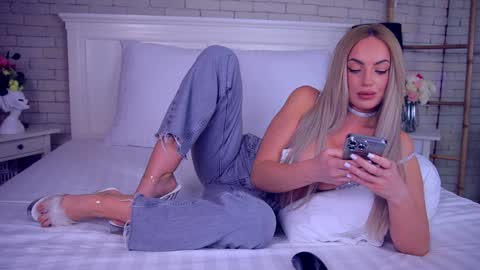Snapshot of anabellastar chatting on February 2025 07:39:02 AM anabellastar online show from February 2025 07:39:02 AM