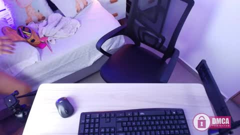 Anahi  online show from November 2025 12:00:02 PM