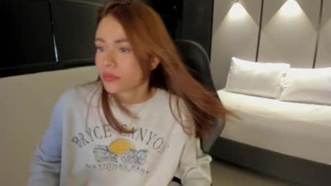 A N A H I online show from September 2025 12:52:02 PM