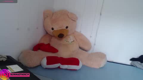 Anahi Browns online show from February 2025 07:41:01 PM