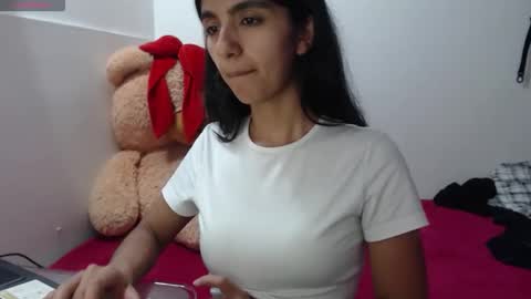 Snapshot of anahibrowns95 chatting on May 2026 09:53:01 PM Anahi Browns online show from May 2026 09:53:01 PM