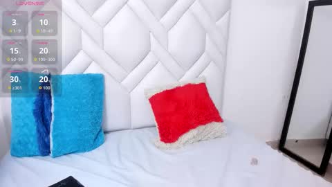 analia18  online show from November 2025 01:44:02 PM