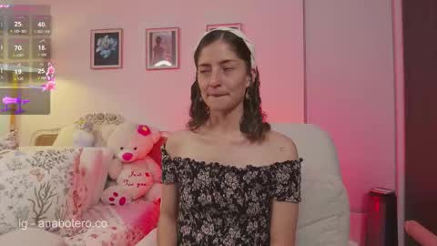 Ana Mara Botero online show from October 2025 12:42:01 AM