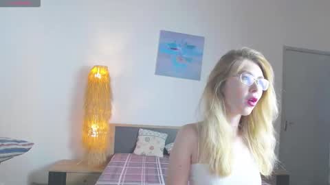 Anastasia online show from September 2025 07:05:01 PM