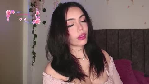 Snapshot of andra_rosse chatting on April 2026 05:47:02 AM Andra de la Rosse online show from April 2026 05:47:02 AM