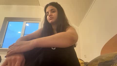 Snapshot of andrafendt chatting on November 2025 02:00:01 PM Viola online show from November 2025 02:00:01 PM