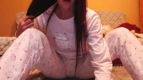 Andra online show from October 2025 07:58:02 PM