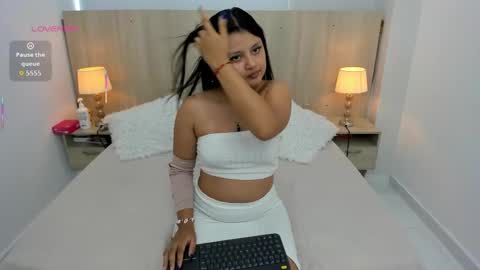 Andrea Caicedo online show from October 2025 07:33:01 PM